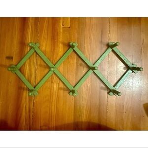 Vintage Wooden 10 Peg Accordian Folding Rack Hat Coat Mug Rack Expandable Green